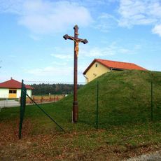 Kříž nad Mrtníkem u vodárny