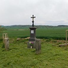 Pamětní kříž jihovýchodně od Podštěly