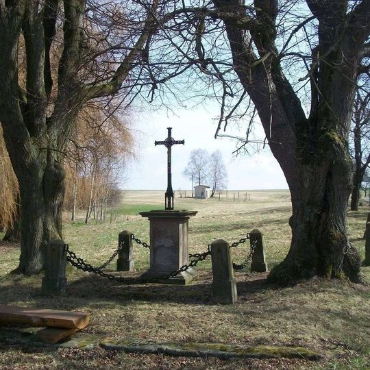 Kříž u východně od Budeče