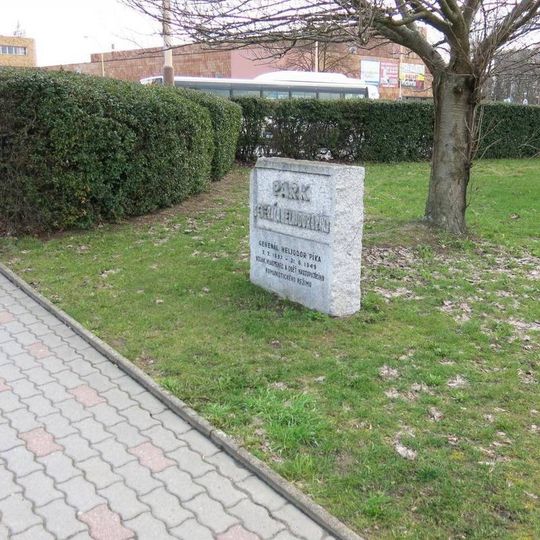 Pomník Heliodora Píky v ulici Boženy Němcové v České Lípě