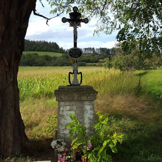 Kříž u silnice severně od Všeradic