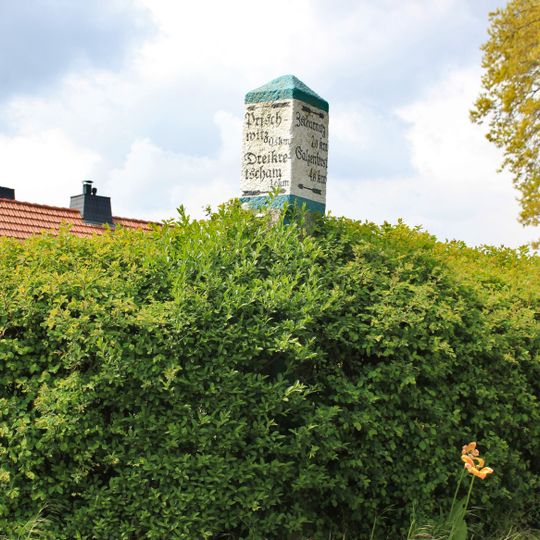 Wegestein Muschelwitz 19 , Kreuzung Straße von Prischwitz nach Sollschwitz, Abzweig Muschelwitz