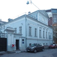 1-й Кадашёвский переулок 14/13 пилоны ворот строения 1 и 3