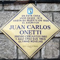 Commemorative plaque to Juan Carlos Onetti