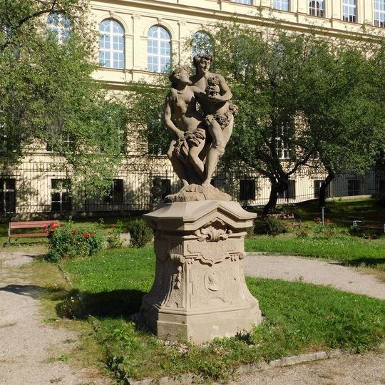 Sousoší Bakcha a Démétér za Michnovým letohrádkem v Praze