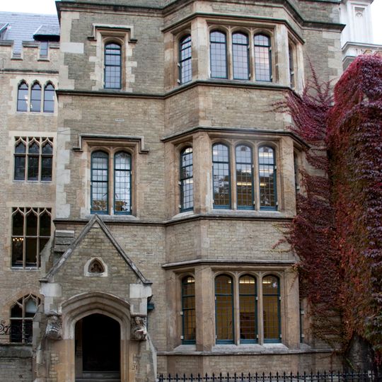 21 Dean's Yard with Abbey Shop