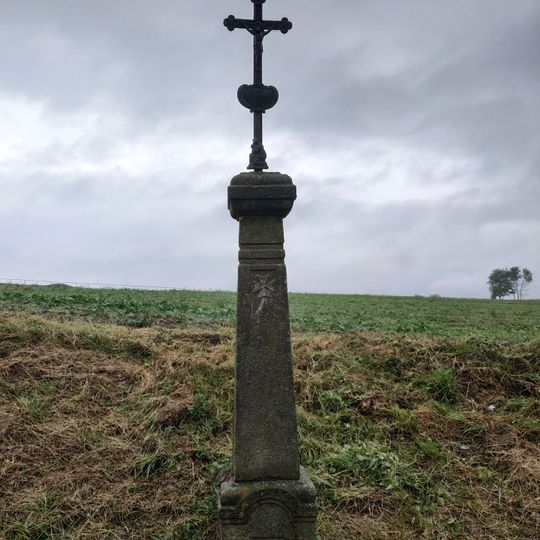 Kříž jihovýchodně od Životic u silnice I/20