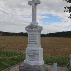 Kříž u cesty západně od Lhánic