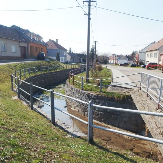 Most přes Nivničku v Bystřici pod Lopeníkem u čp. 8