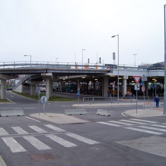 Rampa nájezdu na parkoviště nad autobusovým nádražím Mladá Boleslav