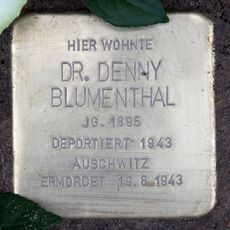 Stolperstein en memoria de Dr. Denny Blumenthal