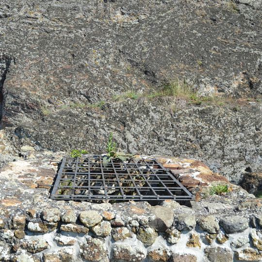 Fiľakovský hrad, studňa hradná