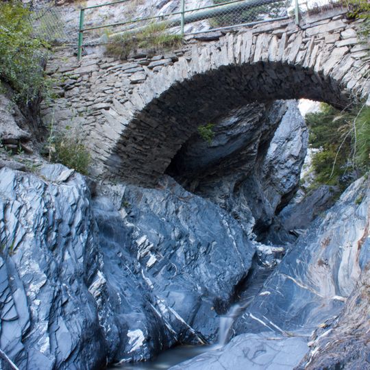 Bogenbrücke über die Raspille