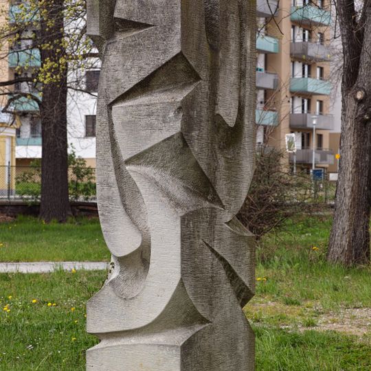 Socha pro vstupní prostor areálu ČSAV