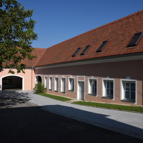 Kindergarten, Wirtschaftsgebäude