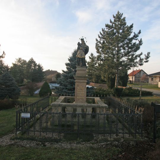 Sloup se sochou svatého Jana Nepomuckého