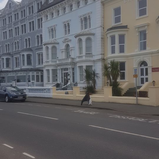 Howard Hotel, 16 Gloddaeth Crescent