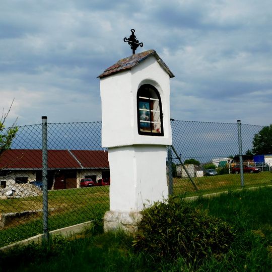 Kaplička u silnice jihovýchodně od Horních Rápotic