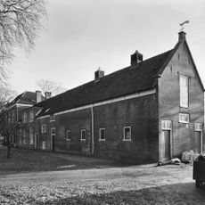 Raaphorst, rentmeesterwoning met schuur