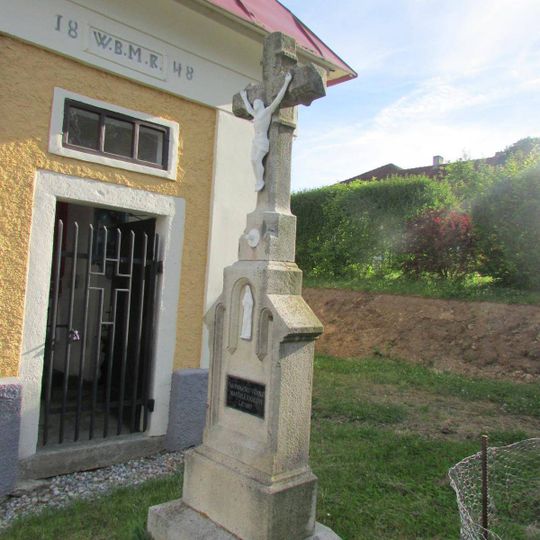 Kříž u kaple v Radětíně