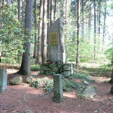 Památník v místě popravy účastníků Rumburské vzpoury za Lesním hřbitovem v Novém Boru