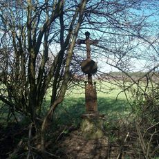 Kříž v křoví nad Vintířovem