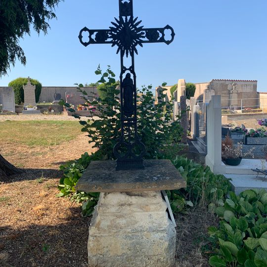 Cemetery cross of Toussieux