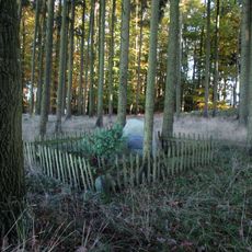 Pomník jihozápadně od Hubenova