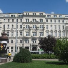 Maximilianhof, Vienna