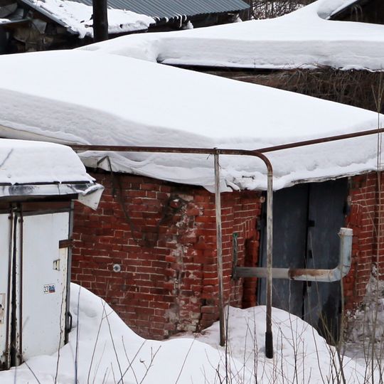 Служебные постройки