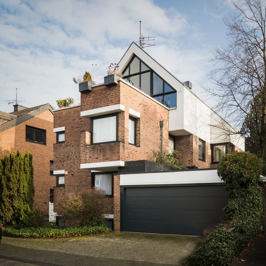 Einfamilienhaus Trakehner Straße 18, Köln