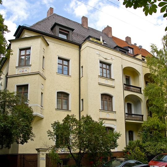 Doppelhaus mit Nr. 4