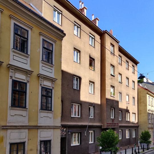 Gemeindebau Neudeggergasse 12