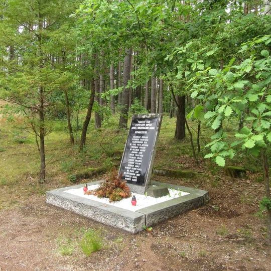Pomník padlým u Sosnové v lese