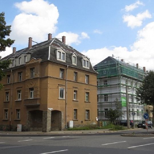 Mietshaus in offener Bebauung in Ecklage Scheffelstraße 117