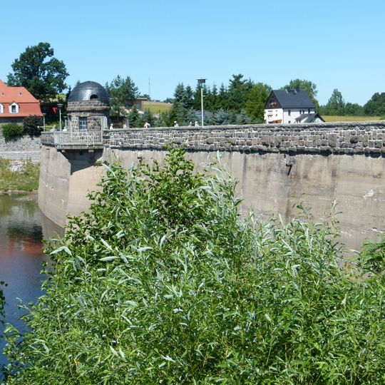 '''Staumauer, Schieberschacht und Gebäude''' Am Stausee 1; 6