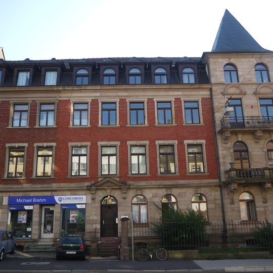 Wohn- und Geschäftshaus