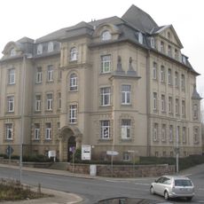 Mietshaus in offener Bebauung in Ecklage, mit Vorgarten Lützowstraße 12