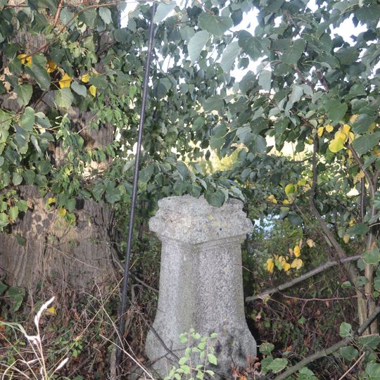 Kříž u cesty severně od Bransouz