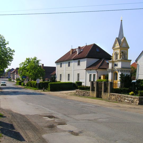 Zvonice na křižovatce v Přezleticích