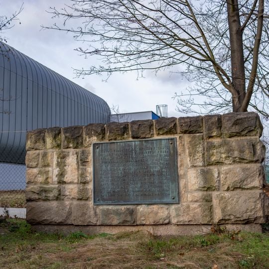 Pomník Strašnického vysílače v ulici Na Třebešíně