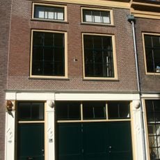 Pand met eenvoudige lijstgevel