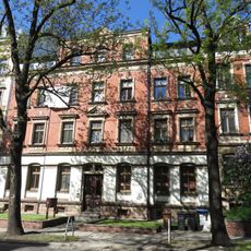 Mietshaus in geschlossener Bebauung mit Vorgarten Margaretenstraße 28