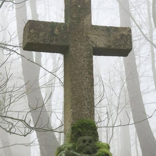 Křížek u parkoviště u Hasištejna