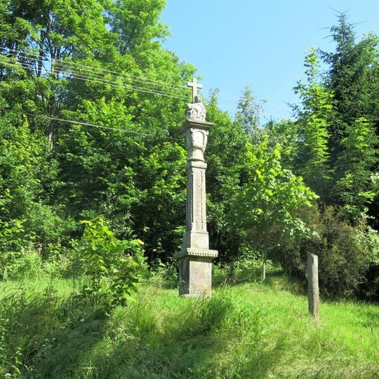 Sloup se sochou Piety poblíž domu 199 v Brtníkách