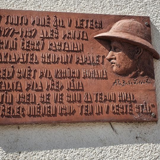 Pamětní deska Aleše Drvoty ve Strašnicích