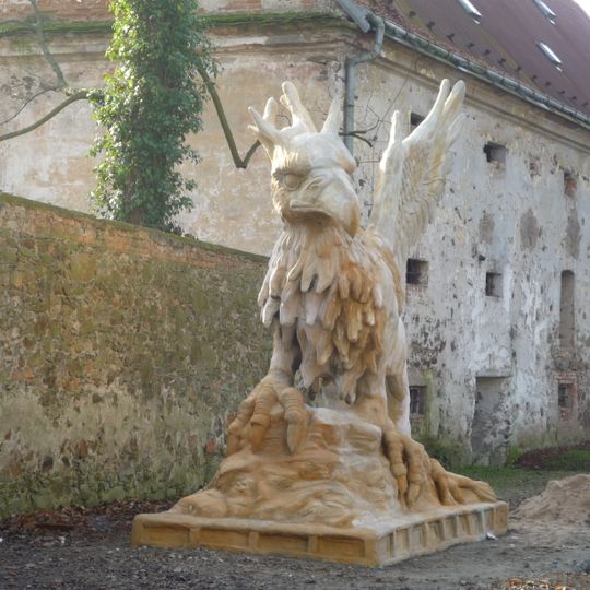 Statue of griffin in Pohled