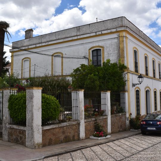 Building at 25 Real street, Cumbres de Enmedio
