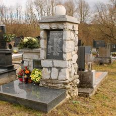 Pomník padlým v Bouzově na hřbitově