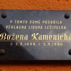 Pamětní deska v Dědické ulici v Radnici